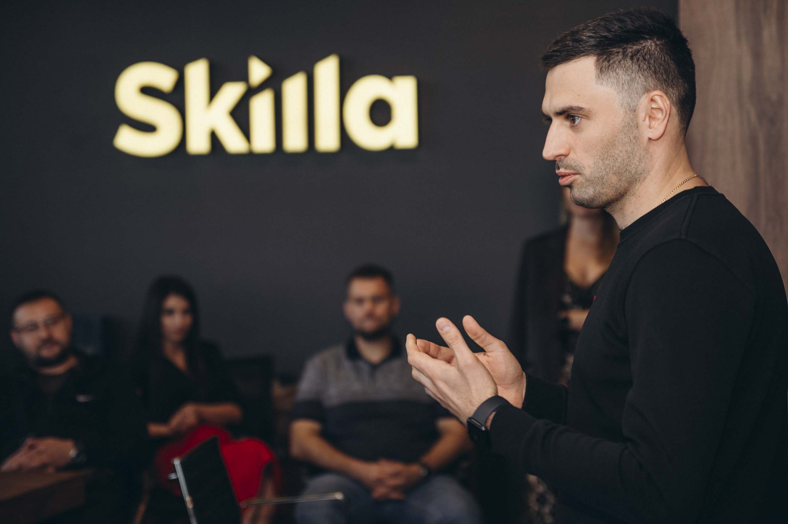 Руководитель Skilla