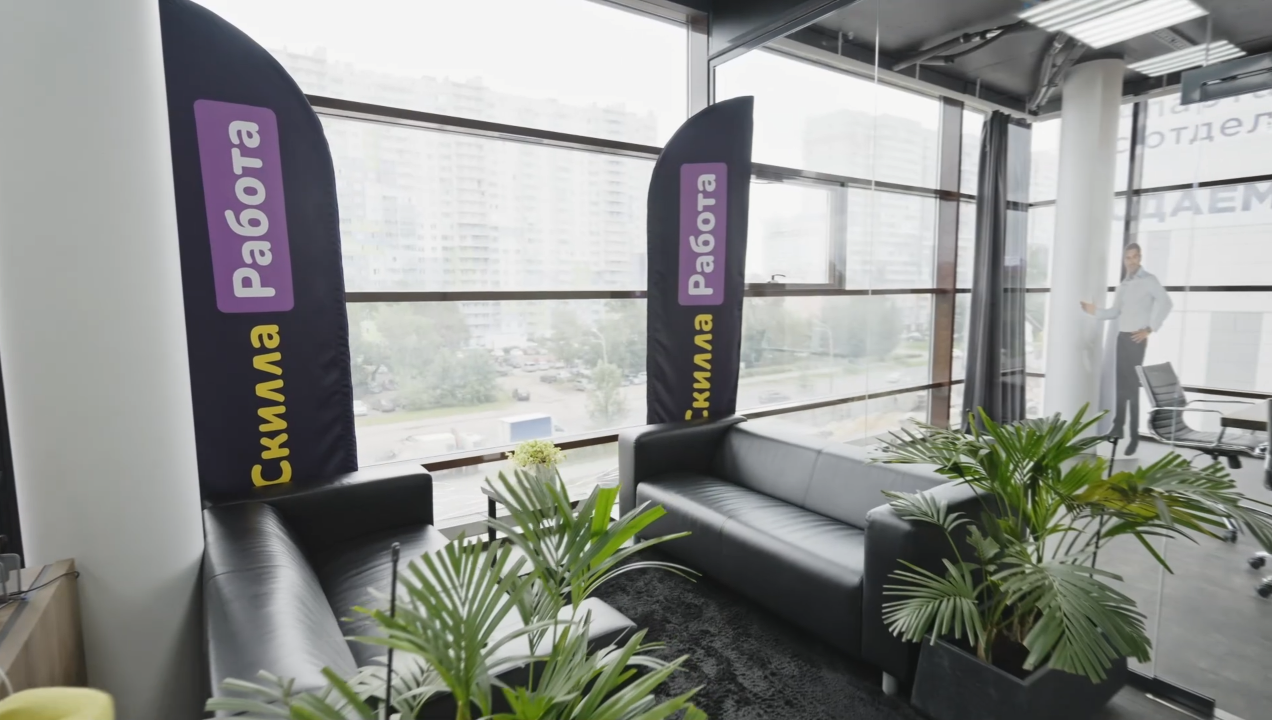 Воспроизвести видео